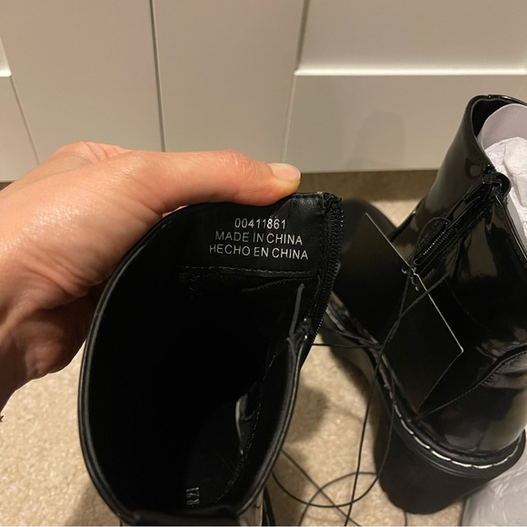 🏷️NWT🏷️ Forever 21 Faux Leather Ankle Boots - Picture 4 of 8